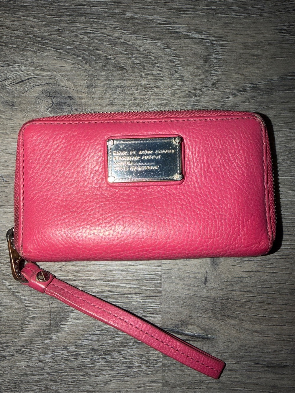 Marc By Marc Jacobs Fuchsia Leather Zip Wristlet (rubbing see pictures)